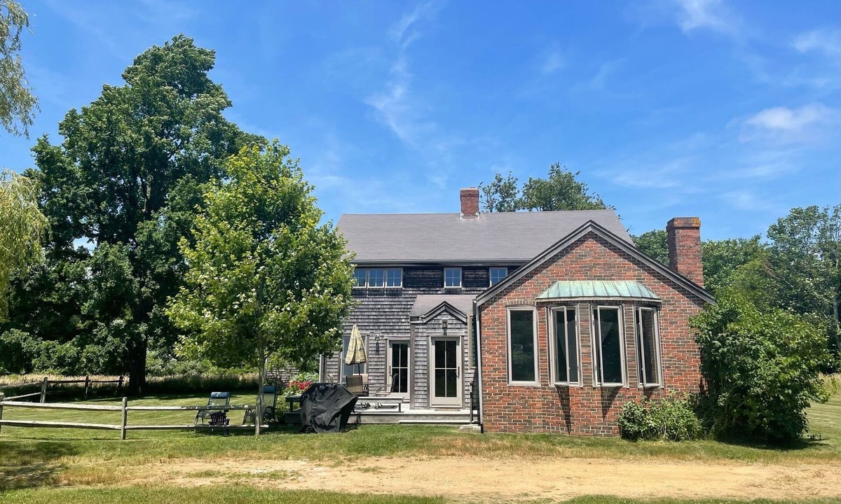 West Tisbury House | 5BR in West Tisbury village with private beach access