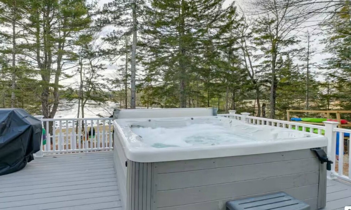 Gouldsboro House | 5BR Waterfront Kid & Pet Friendly Hot Tub /Playscape /Kayaks! [Ocean Oasis]