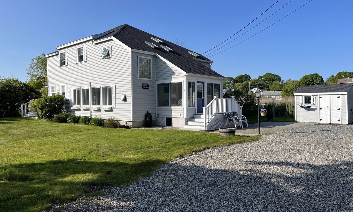 Rye House | 6 bed, 2 bath home walk to Jeness Beach. Ideal for destination wedding guests.
