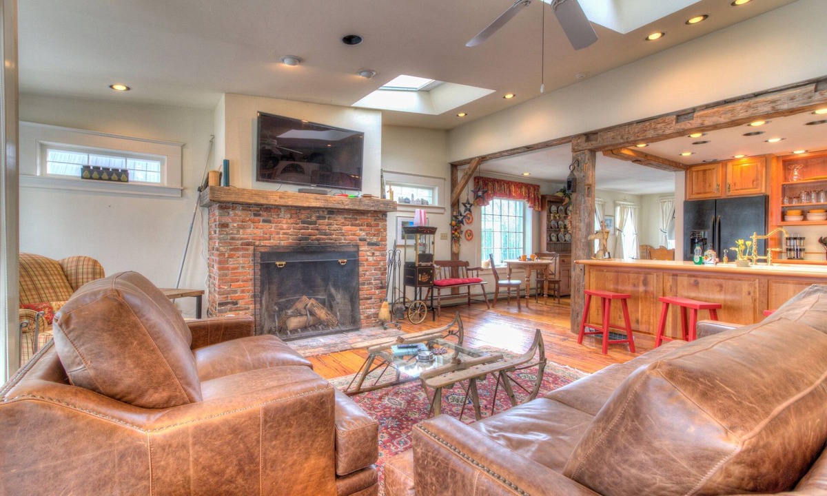 Weston House | 6 Bed 6 Bath | Hot Tub | Arcade | 16 min Okemo