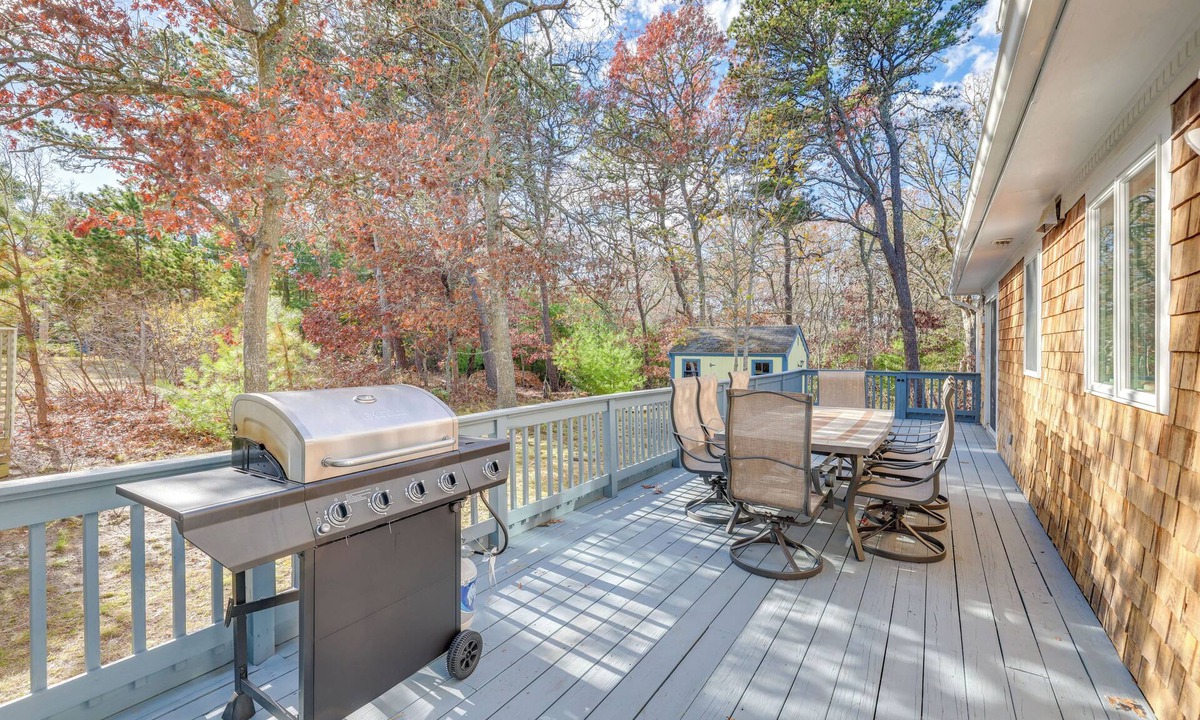 Brewster Cottage | 6 Mi to Beach: Home w/Deck in Brewster!