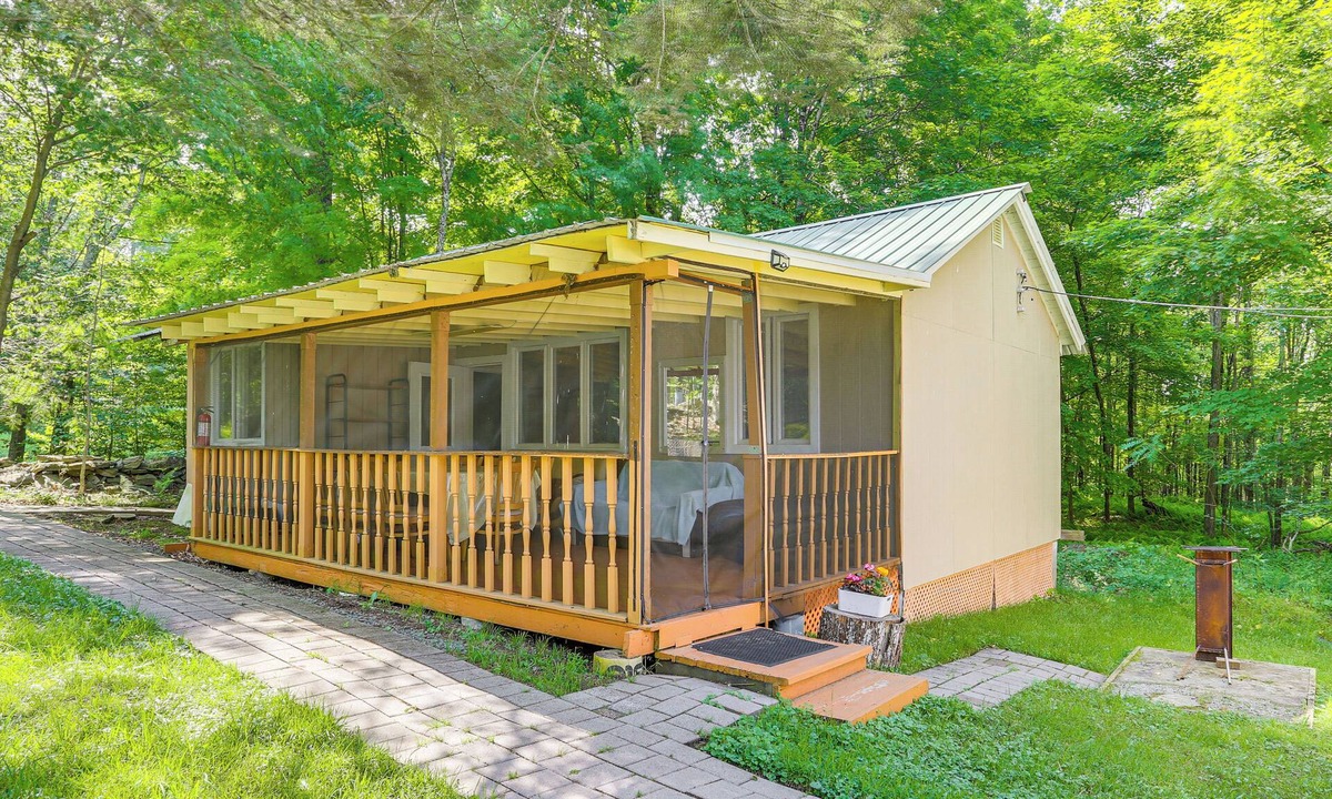 Mongaup Valley Cabin | 6 Mi to Bethel Woods Center: Cabin Near Shops