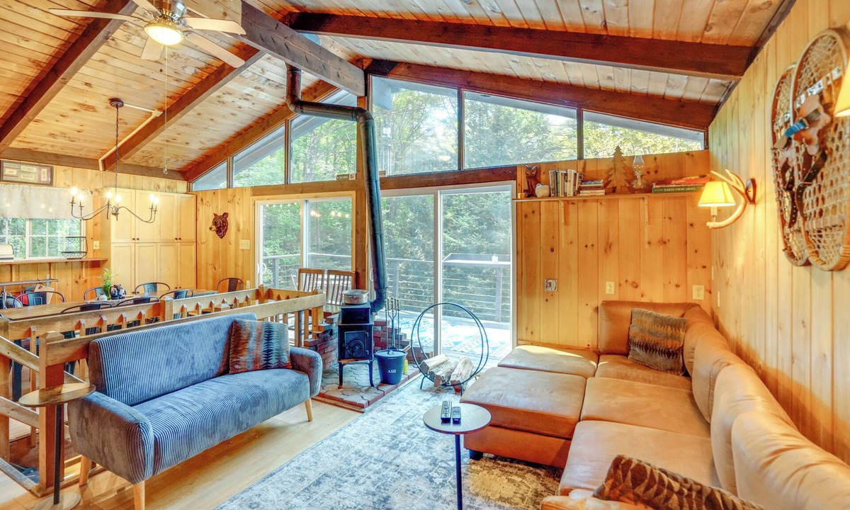 West Dover Cabin | 6 Mi to Slopes: Forest-View Haven in West Dover!