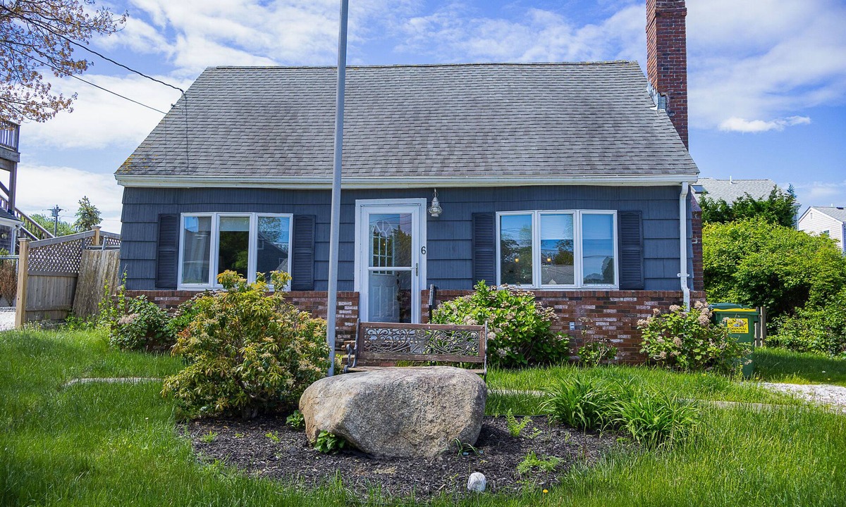 Sandwich House | 6 Tupper Ave