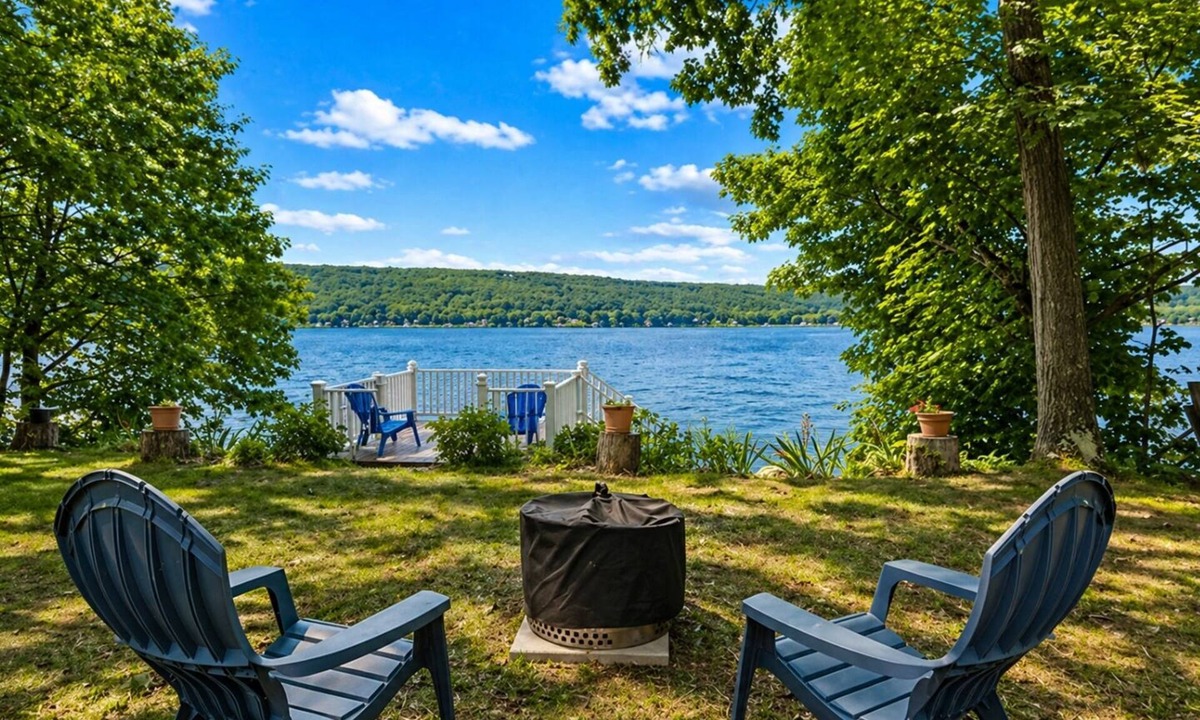 Honeoye House | 60' Honeoye Lakefront | Dock | Kayaks | Lake Views