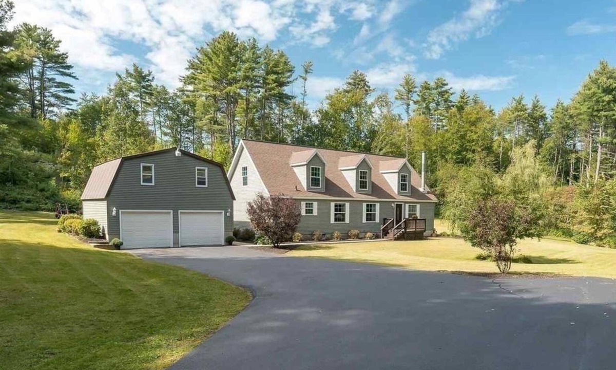 Corinth House | 6BR Family Retreat - Heated Pool & Game Room - Near Lake George & Saratoga