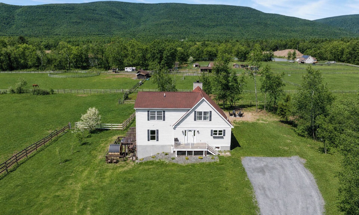 Saugerties House | 7-Acre Horse Farm - Pool, Mountain View, Hot Tub, Sauna, Game Room - Sleeps 10