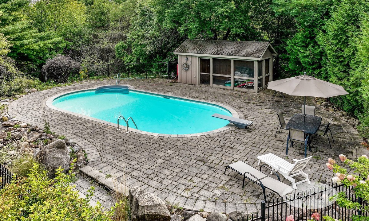 Creemore House | 7 bedrooms 5 bathrooms Country Home near Creemore