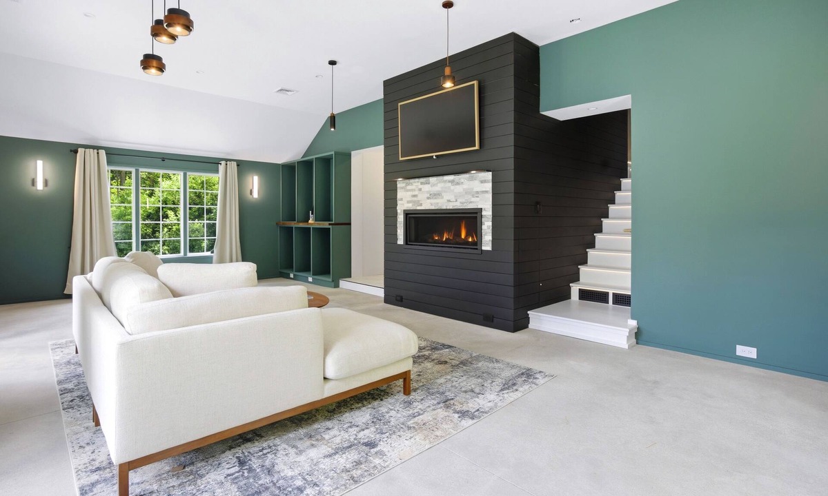 Lenox House | 7 minute walk to Tanglewood! Beautifully renovated 2BR Berkshire home.