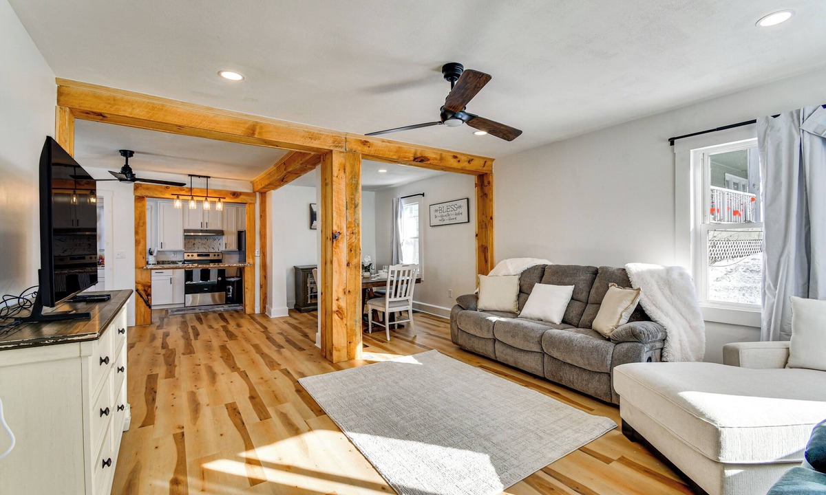 Phoenix House | 8 Mi to Micron Technology! Oswego River Work Hub