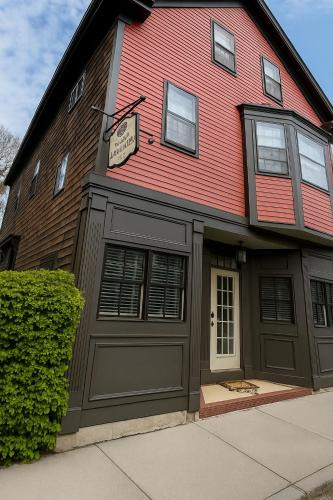 Off Broadway Apartment | 86 Dr Marcus House - Popular Broadway Area