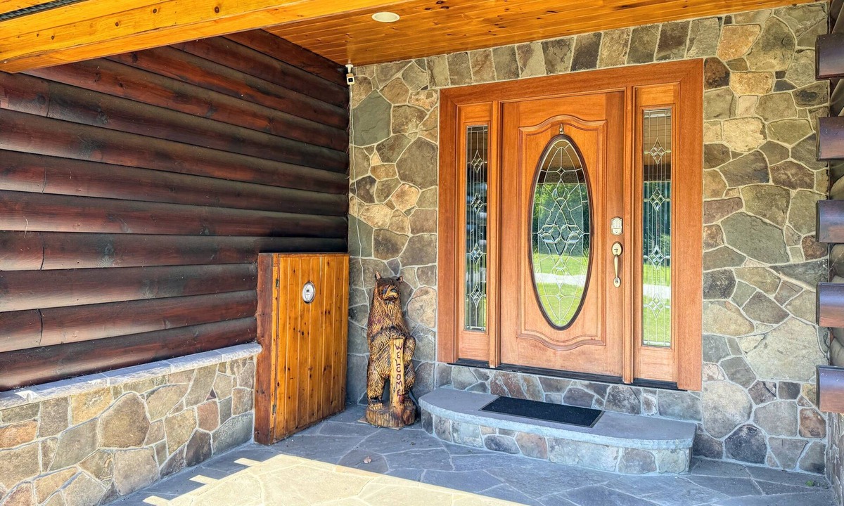 Twin Mountain House | 8RR Log Home w/Spa Bath, Game Loft, AC, Great Yard Near Bretton Woods, Franconia Notch