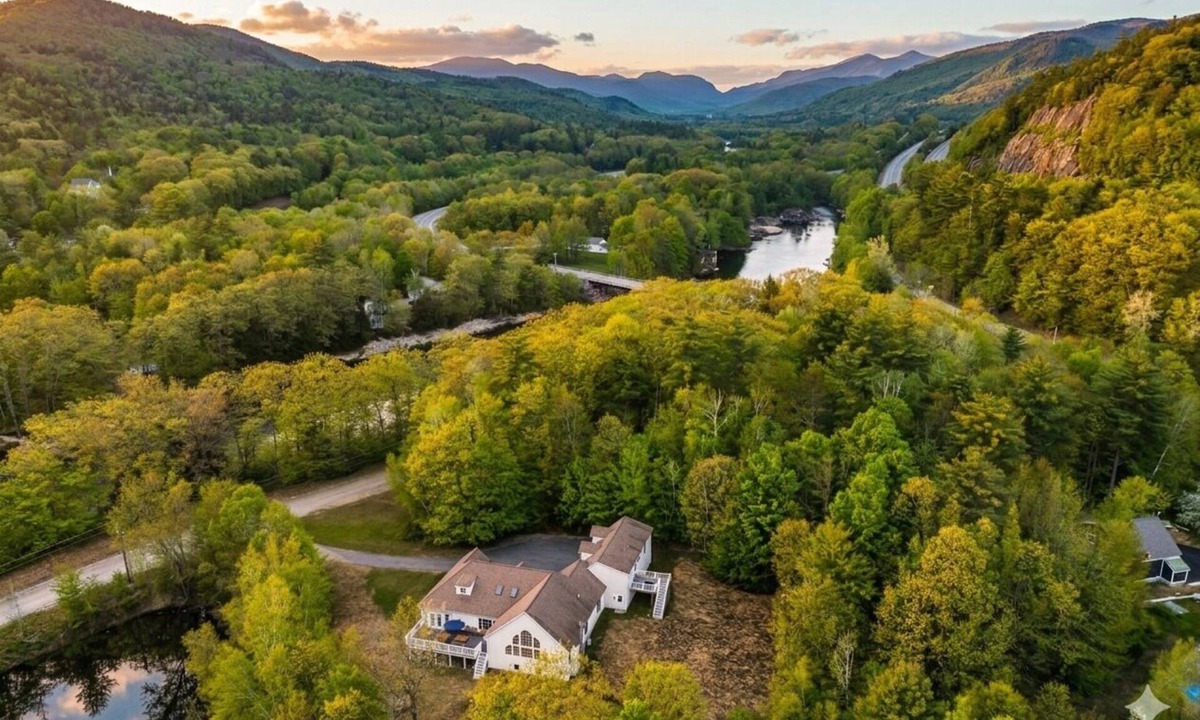 Woodstock House | 9 BD Riverside Estate, Sleeps 24. Theater, Pool Table, Firepits, Dual Kitchens!