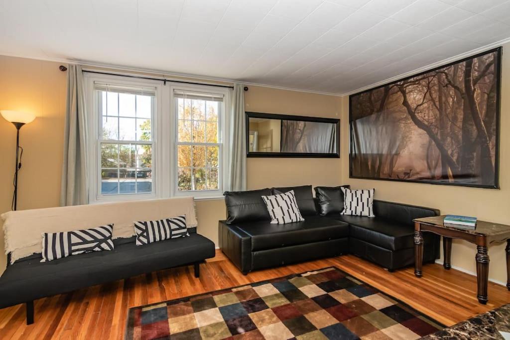 Bryn Mawr House | 915CountyLineRoad Luxury Mainline Train Colleges