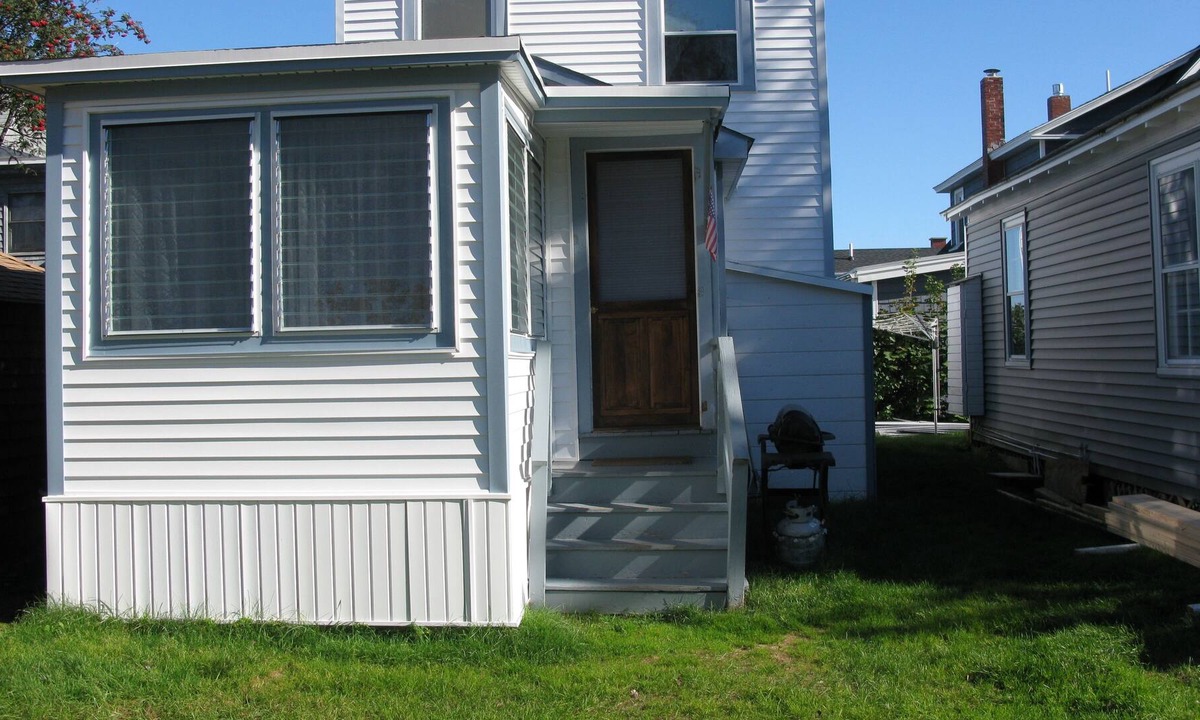 Ocean Park Cottage | A/C Cottage in OCEAN PARK AREA just 75 yards from the sandy beach of OOB!!!