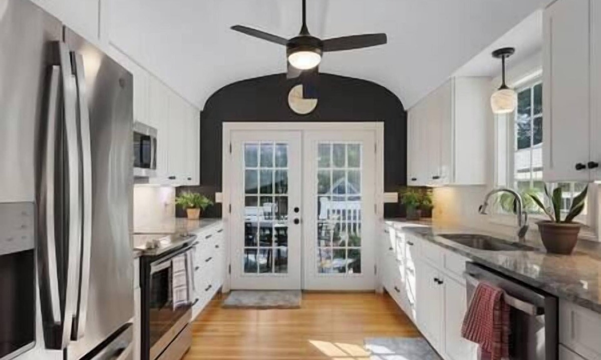 Milldale House | A+ location*Classy Clean Fully Remodeled*Sleeps 6*