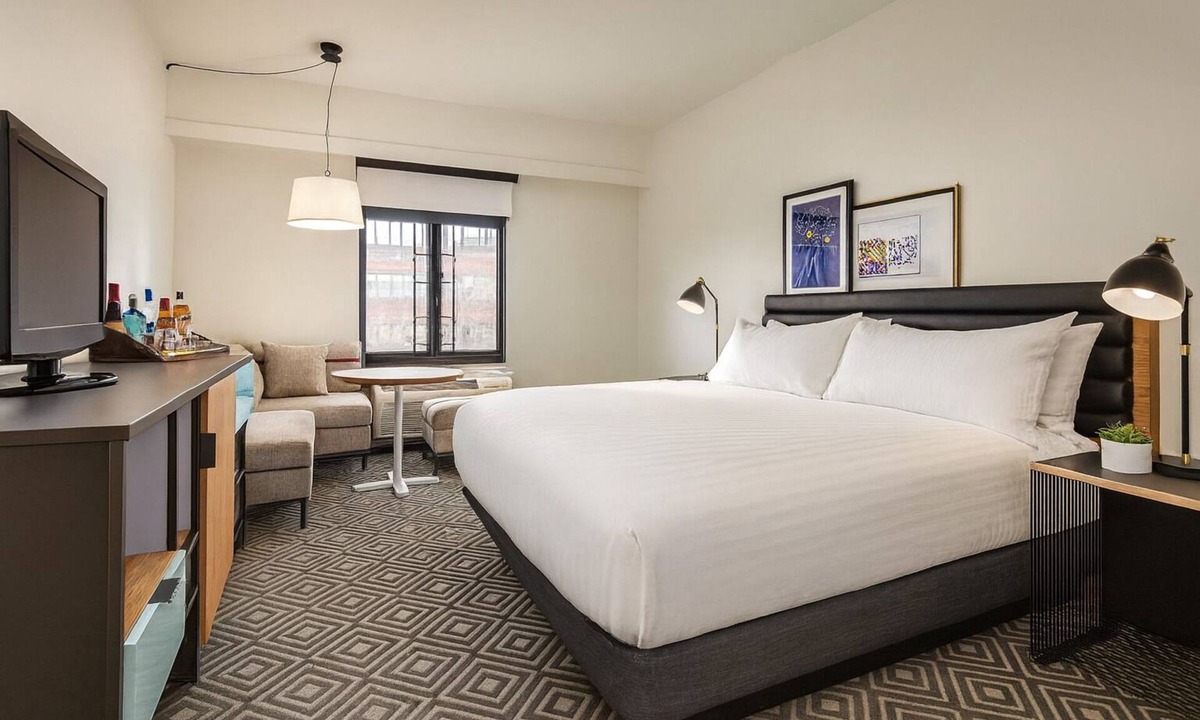 Cambridge Hotel | A Place You'll Surely Enjoy! Cambridge’s Prime Location, Pets Are Welcome!