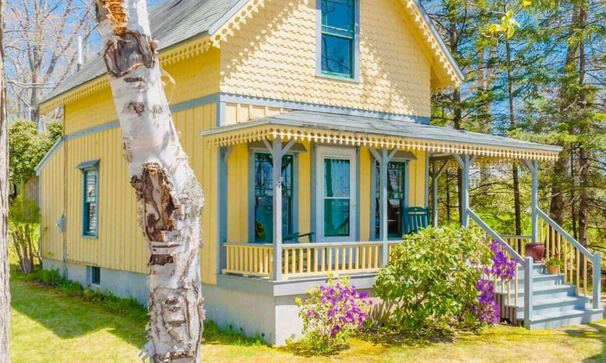 Yarmouth House | Adorable, 3 bedroom, 1 bath ocean side cottage!