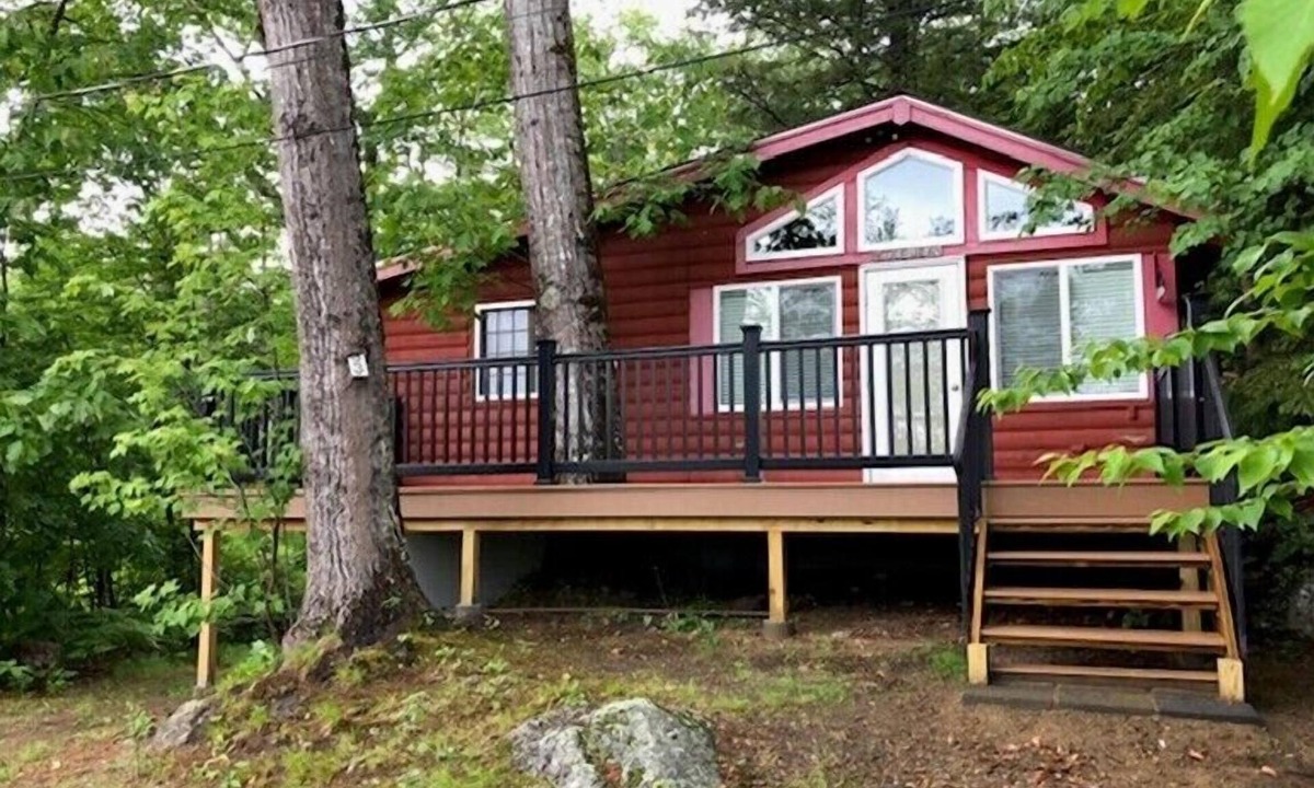 New Hampton Cottage | Adorable cottage sleeps 6 on the banks of Pemigewasset Lake