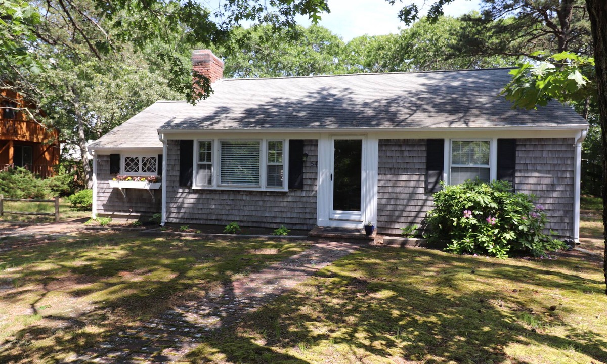 Bass River House | Adorable One Level - Walk to South Middle Beach