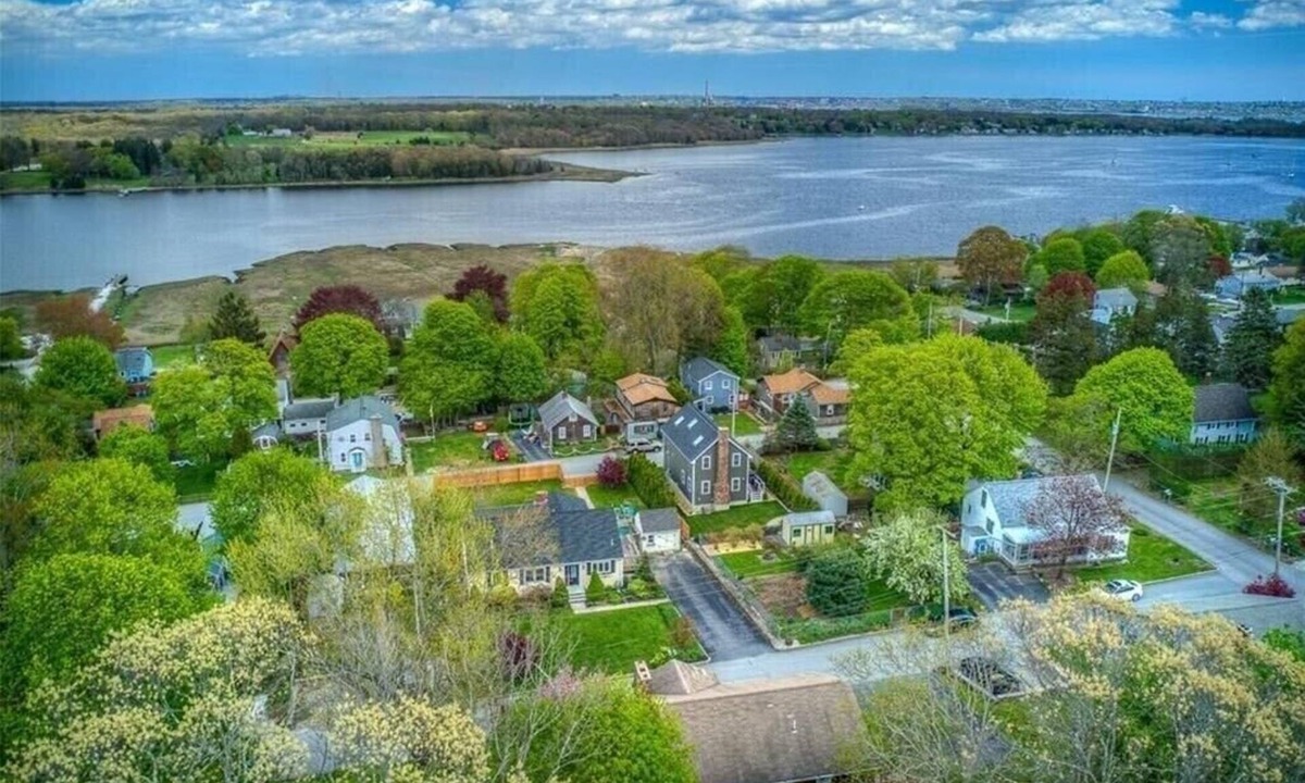 Warren Cottage | Adorable Tiny House in Picturesque Seaside Village
