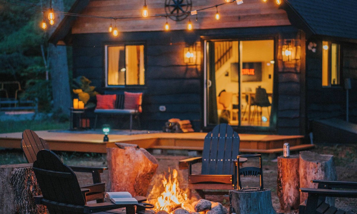 Chocorua Ski and Beach Cabin | Adventure by day, cozy nights! Ski, skate, tube nearby! Firepit, EV charger.