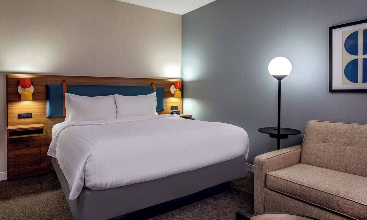 Foxboro Hotel | Affordability Meets Comfort! Near The Hall at Patriot Place, Pet-Friendly
