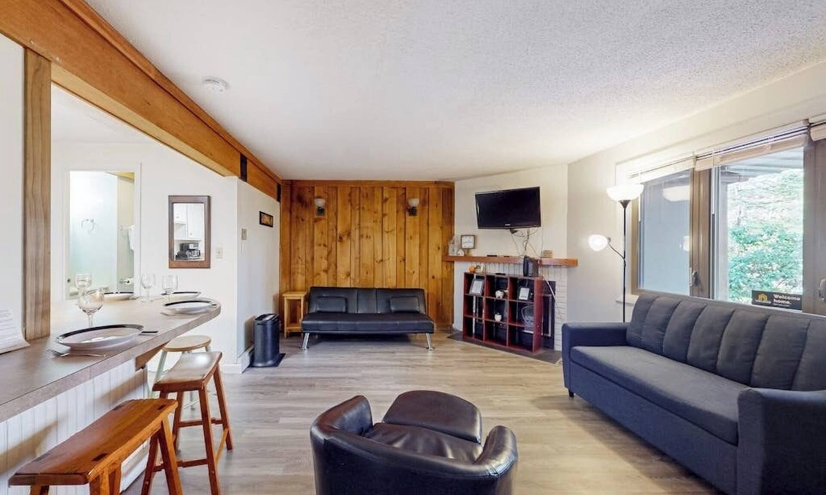 Waterville Valley Condo | All-seasons condo with on-site golf, pools, athletic courts, gym, & EV charger
