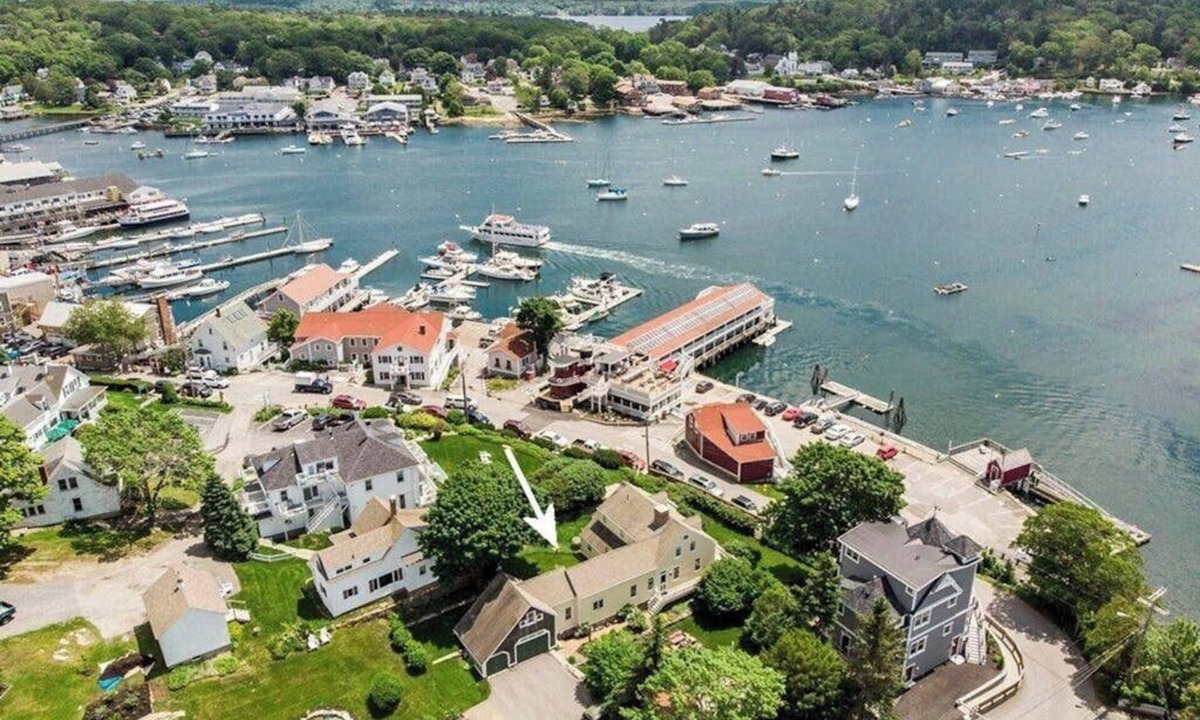 Boothbay Harbor House | All-suite Boothbay Harbor home with deck, ocean views, and fireplaces