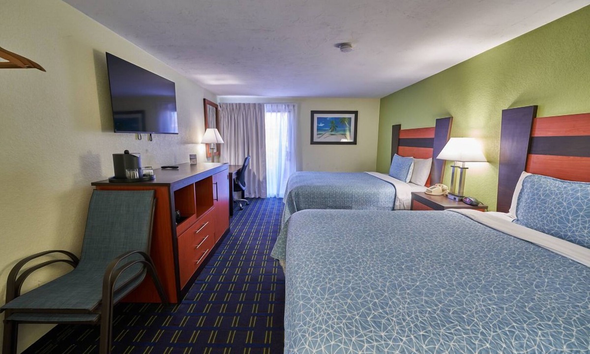 West Yarmouth Hotel | Always a Great Idea To Unwind! Indoor Pool, and Complimentary Breakfast!