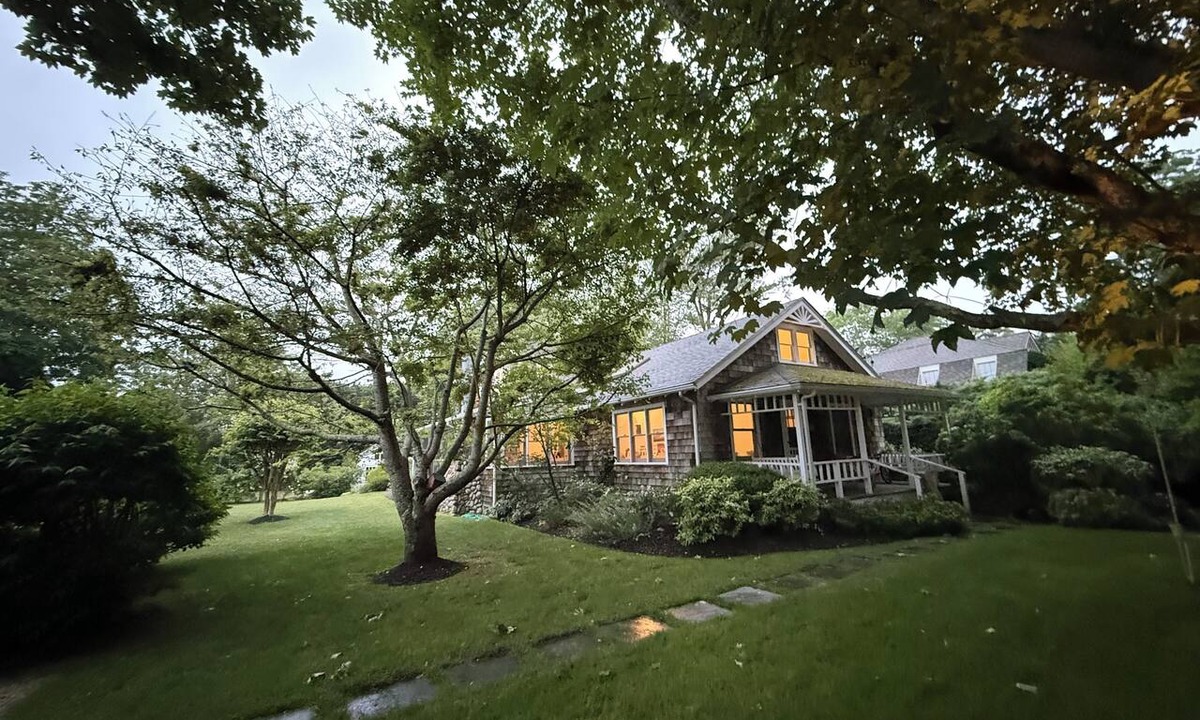 Amagansett Lanes House | Amaganset Lanes 5 Bedroom Beach House. Walk to beach, town, Jitney & LIRR!