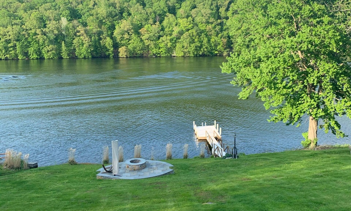 Brookfield House | Amazing Lake House