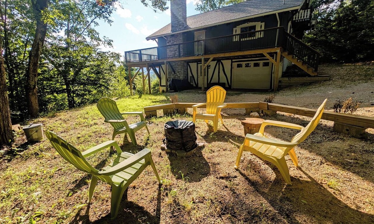 Eidelweiss Village House | Amazing Mountain Views, Short Drive to Beaches, Minutes to North Conway