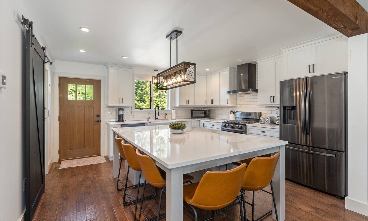 Narragansett House | Amazing new construction in this beautiful home, walk to Rodger Wheeler Beach.