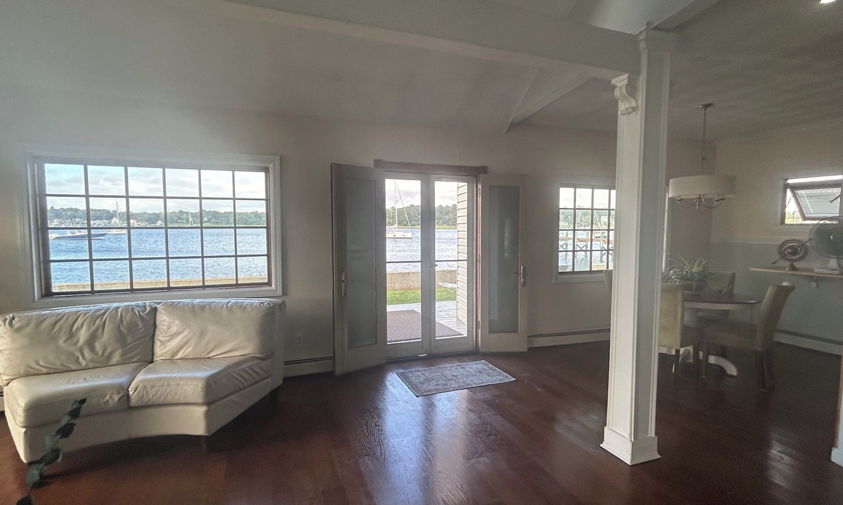 Bristol House | Amazing Waterfront location with incredible views and Beach !