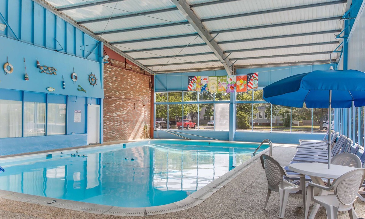 Hyannis Hotel | Americas Best Value Inn & Suites Hyannis Cape Cod