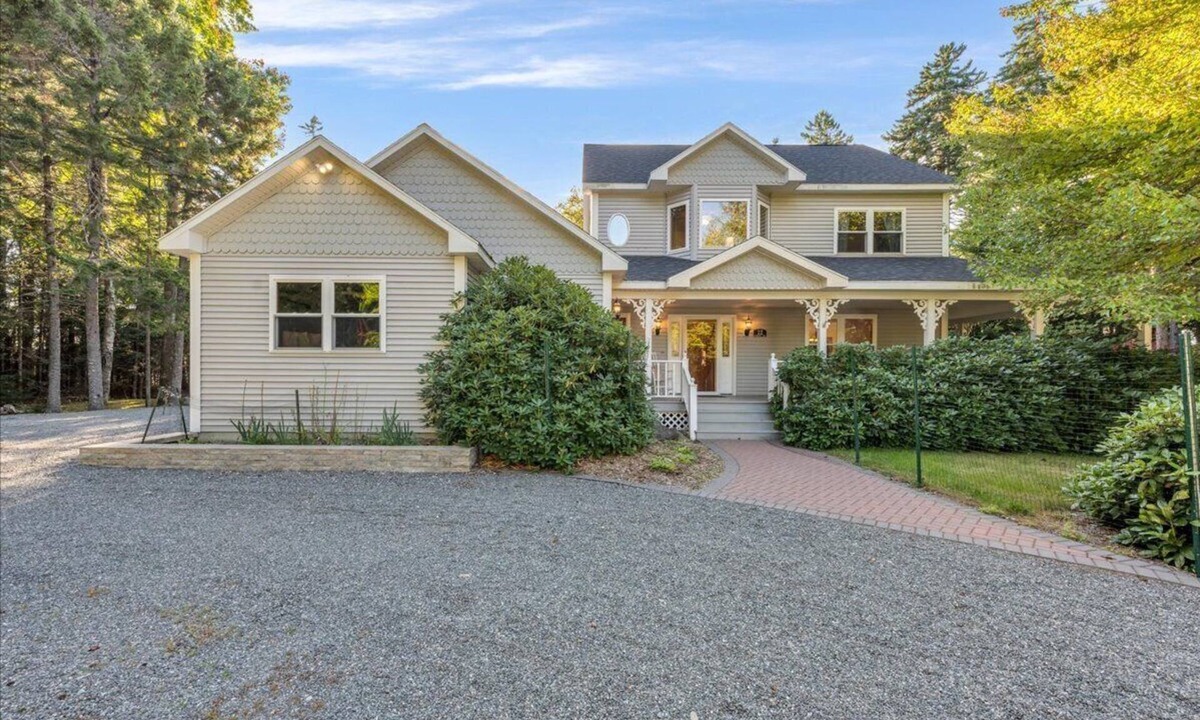 Surry House | Anne's Oceanfront House - Acadia National Park Region 5 Bedroom 7 beds 3.5 Baths