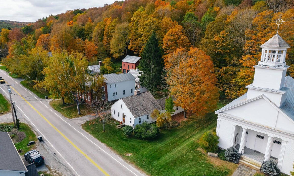 South Woodstock House | Antique Farmhouse, Walk to South Woodstock Village