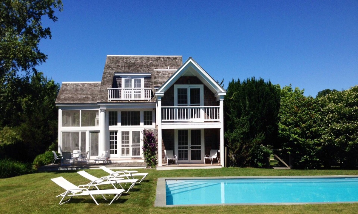 Bridgehampton House | Architect Designed Home with Heated Pool In Bridgehampton