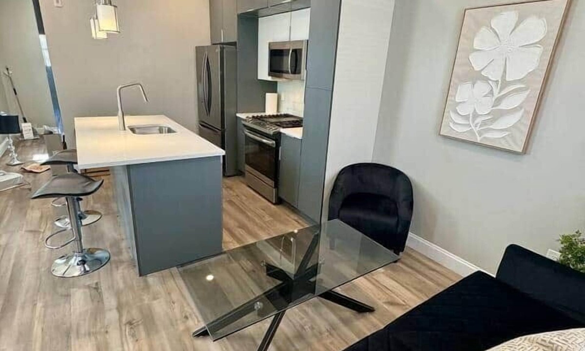 Fairmount Apartment | Art museum two bedroom & deck, best location.