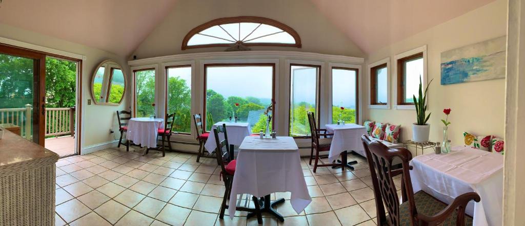 Yachting Village Bed & Breakfast | Artful Lodger