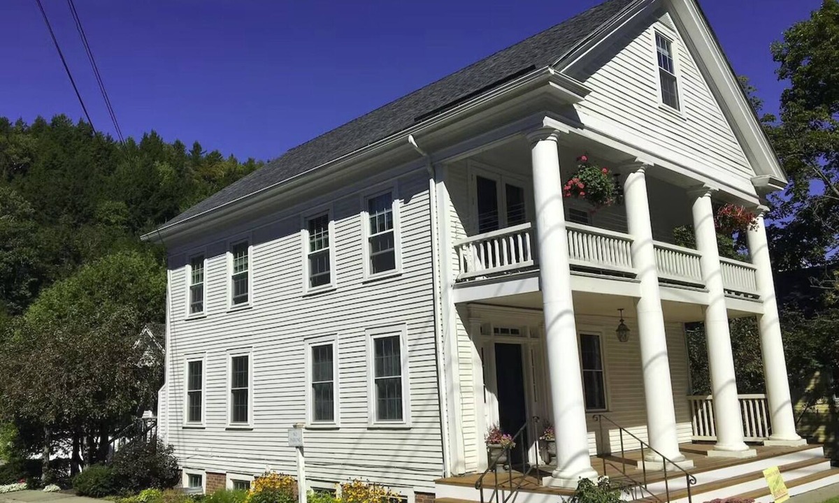 Stowe Area Condo | Artist Studio - 1BR Condo in Stowe Village Historic District