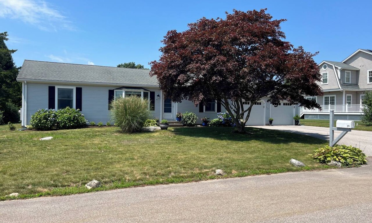 Westerly House | August-Sept 2026 available - weekly or monthly! Family friendly home. Golf view.
