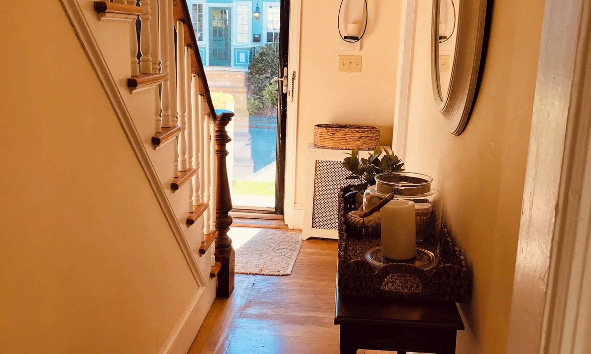 Bellevue Avenue Historic District House | Avail Sept-June. Charming 3 bedroom home. Walk to shops, restaurants, Cliff Walk