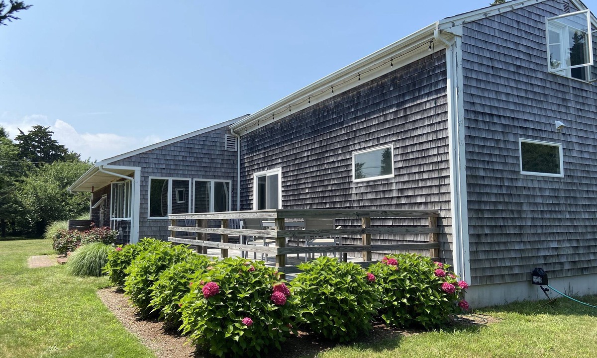 East Orleans House | AVAILABLE WEEK OF AUGUST 23! Renovated private & spacious Orleans 3B-2B.