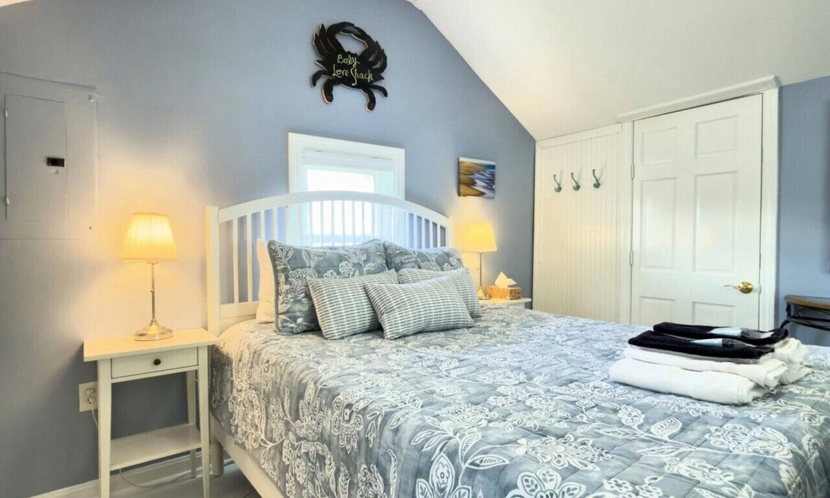 Salisbury Beach House | Baby Love Shack: walk to Beach, Eateries, Dancing, Arcades, Shows