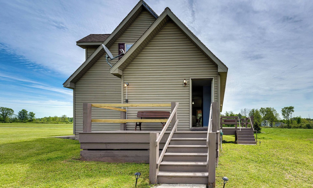 Town of Root House | ‘Backcountry Living’ Home Near Hiking in Sprakers!