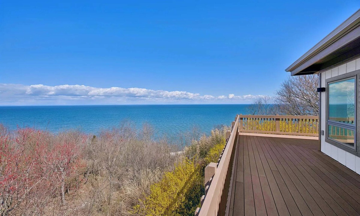 Riverhead House | Baiting Hollow Waterfront, Private Beach & Stunning Sunsets