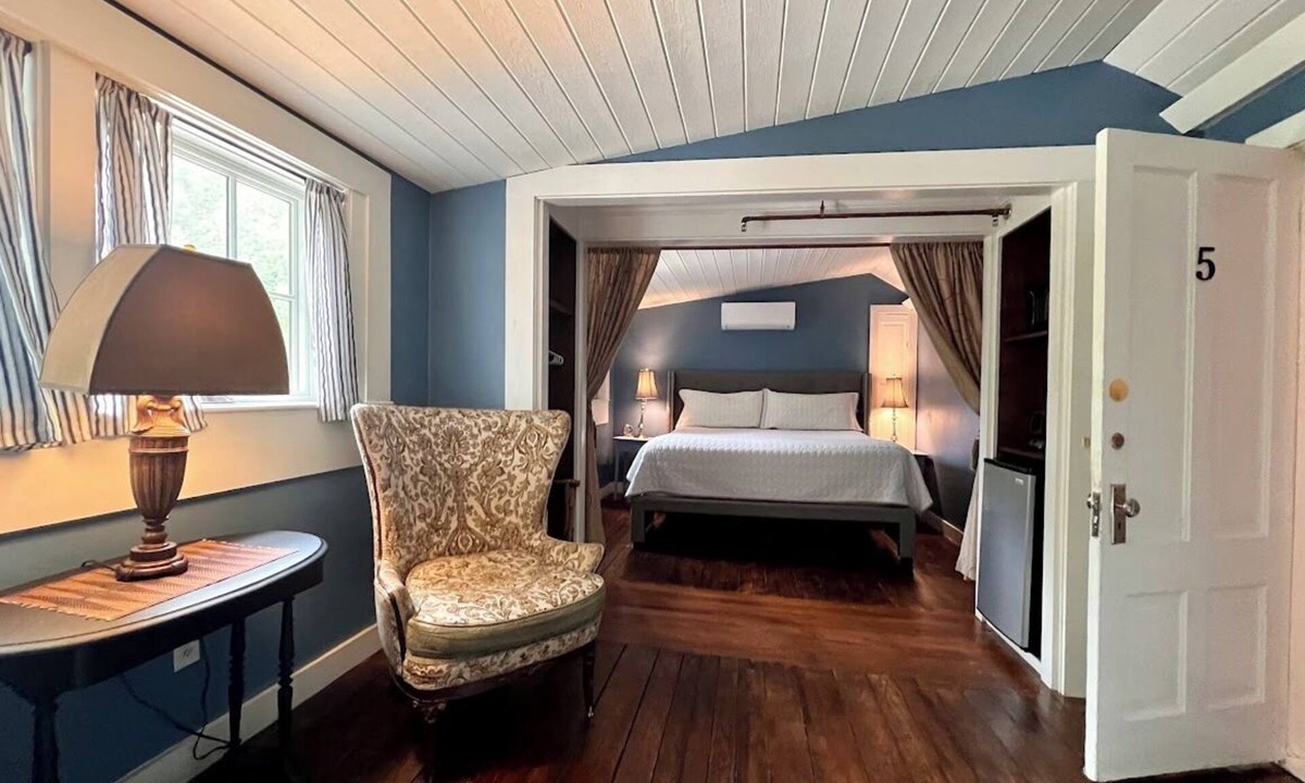 Blue Hill Hotel | Barncastle Inn & Restaurant