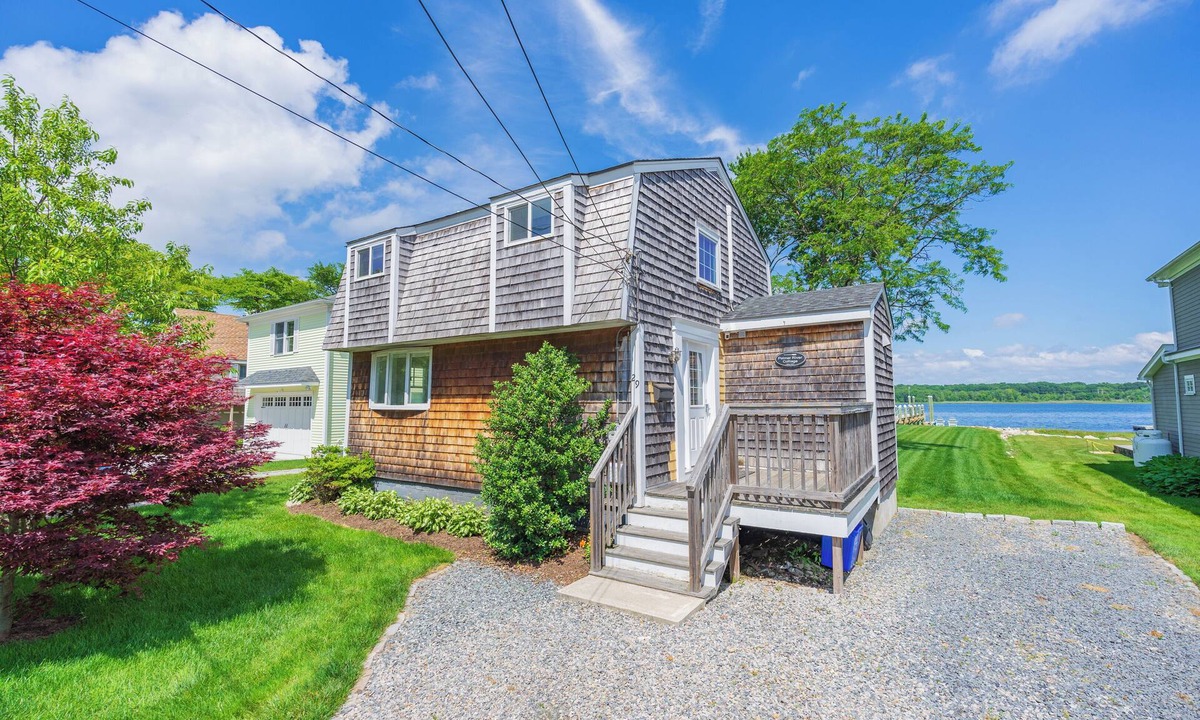 Barrington House | Barrington Waterfront Cottage w/Yard & Dock